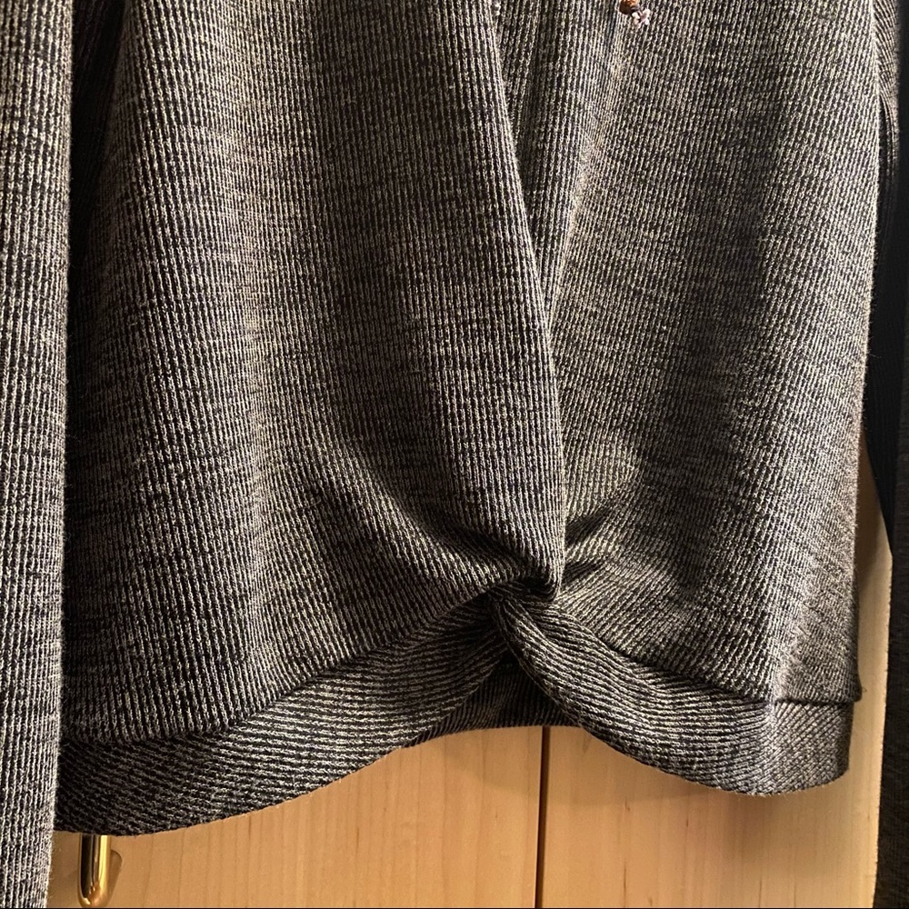 Hem & Thread Pullover Sweatshirt - image 5